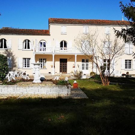 Le Clos Des Cedres B&B La Rochefoucauld Luaran gambar