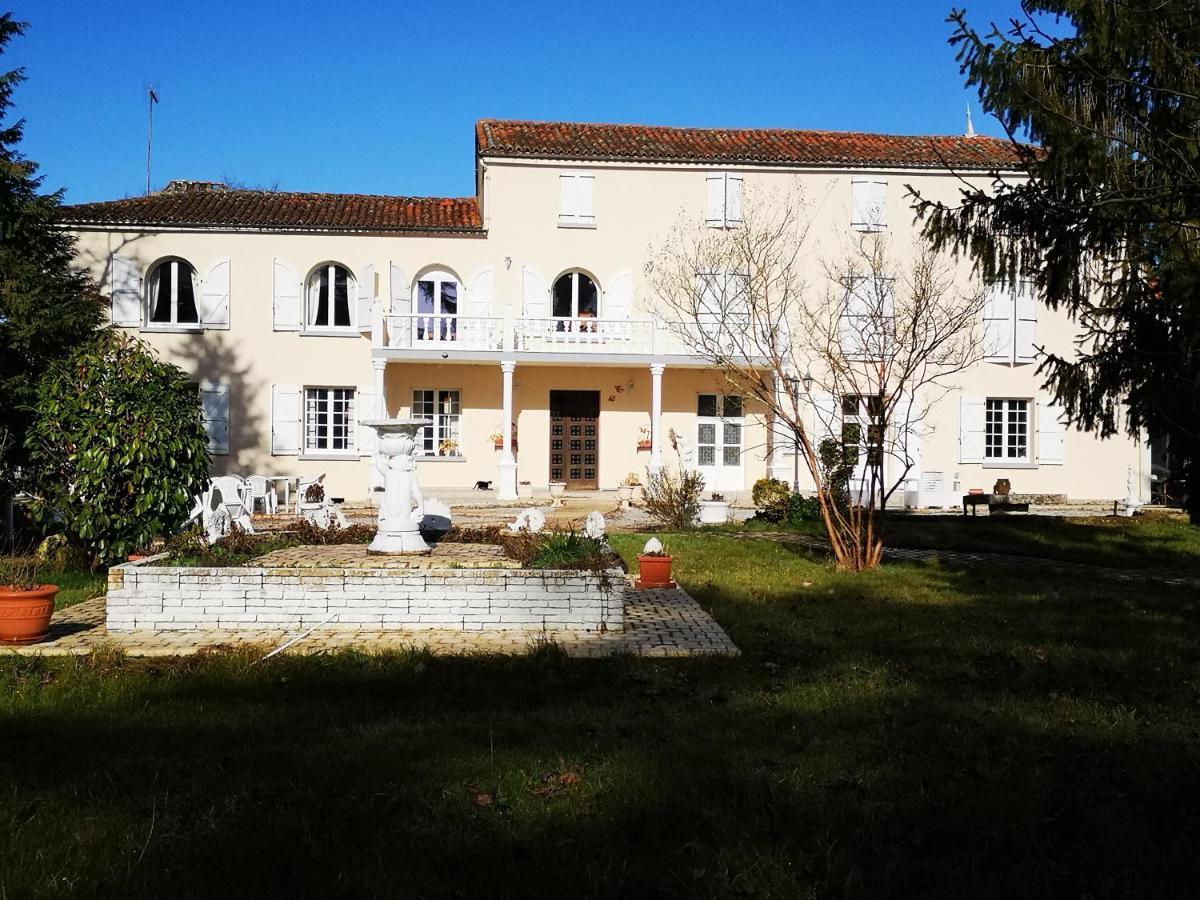 Le Clos Des Cedres B&B La Rochefoucauld Luaran gambar