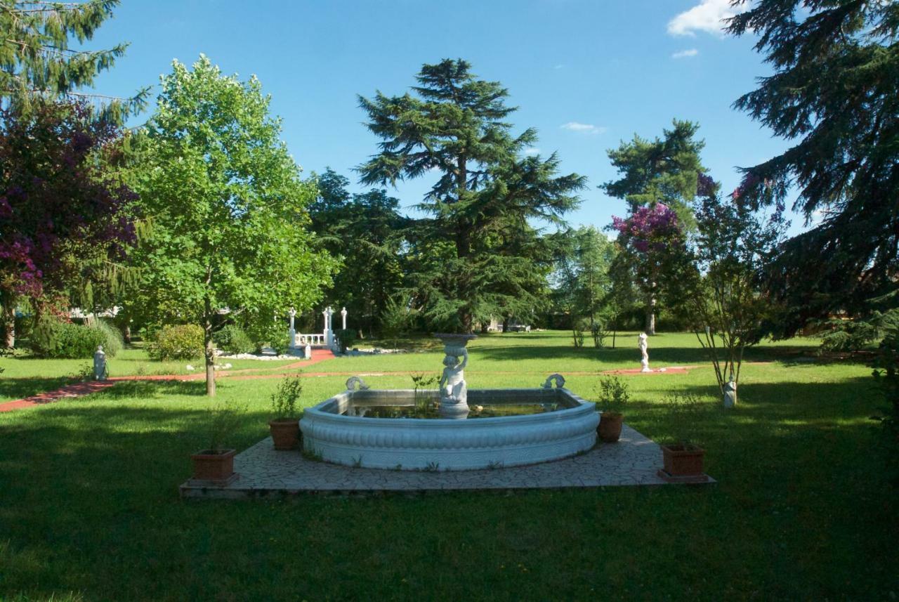 Le Clos Des Cedres B&B La Rochefoucauld Luaran gambar