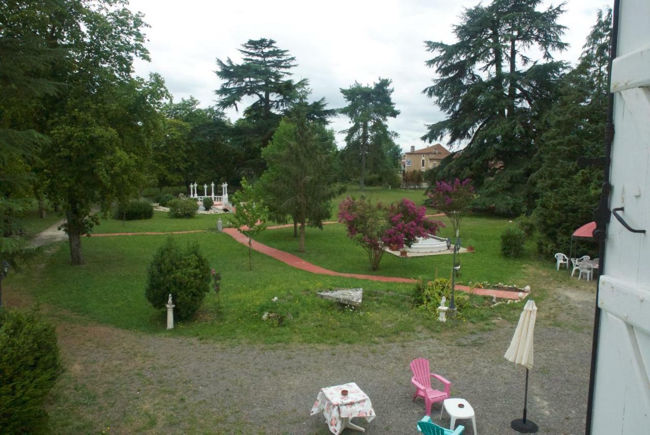 Le Clos Des Cedres B&B La Rochefoucauld Luaran gambar